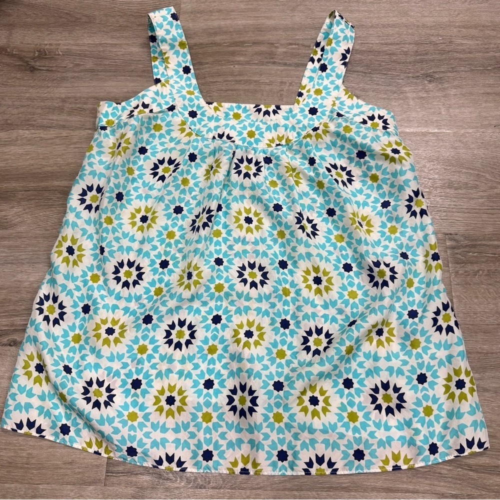 Adorable banana republic tank top.  Cutest pattern small. 100% silk